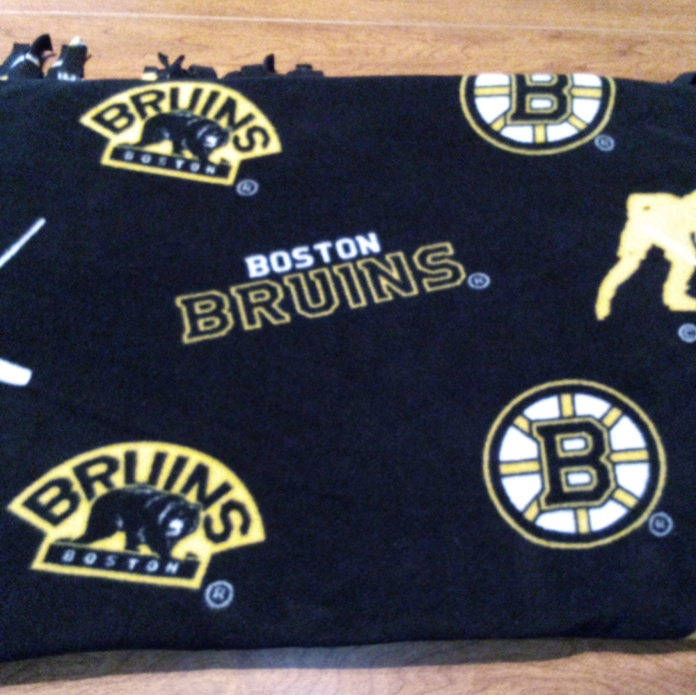 Boston Bruins 60" X 70" Licensed Fleece Throw Blanket With Fringe